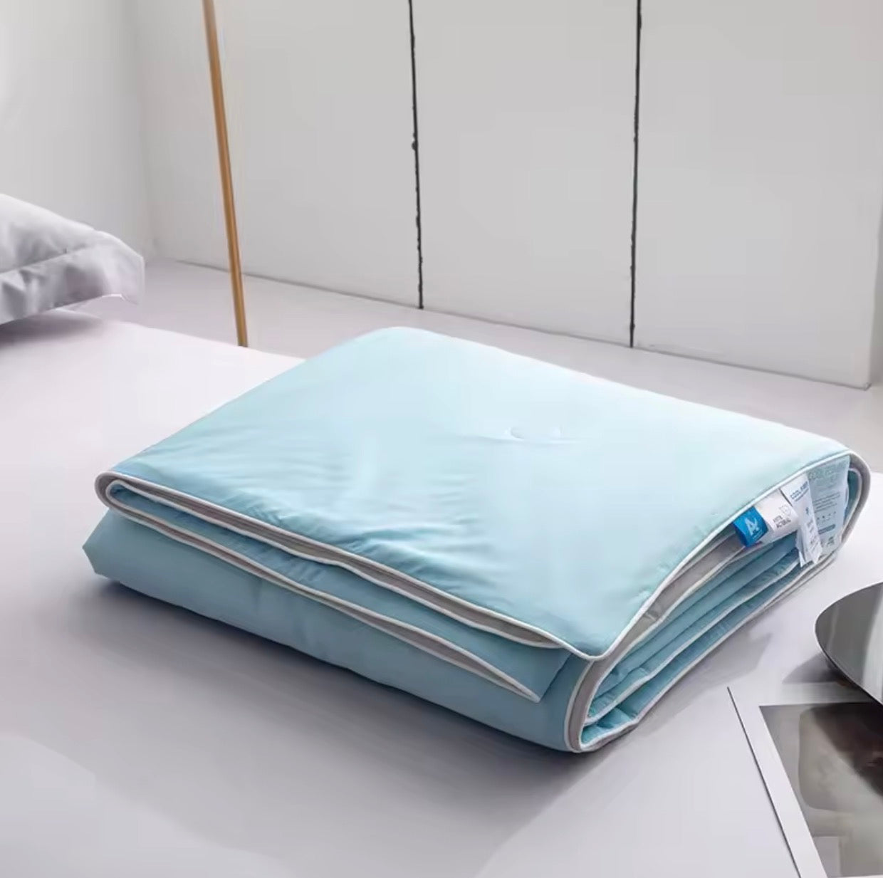 Ice Silk Cooling Summer Comforter | Lightweight Air-Conditioned Blanket for Hot Sleepers & Warm Weather